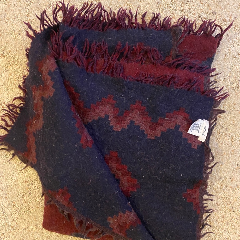 Wilfred Aritzia large blanket scarf